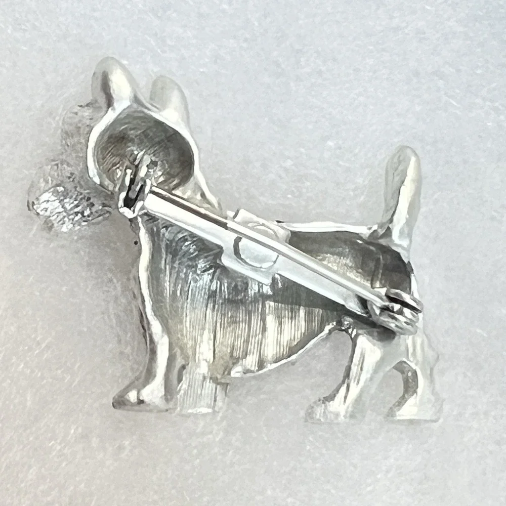 VINTAGE Scottie Dog Clothing Pin/pendant Metal with‎  Glass stones eyes/collar